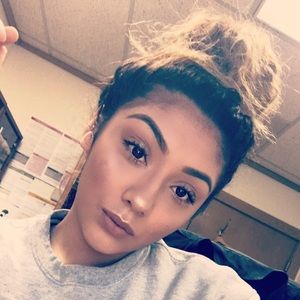 Meet your Posher, Amparo